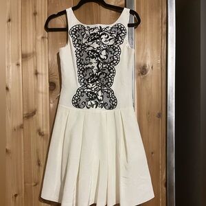 White House Black Market Embroidered Dress Size 2